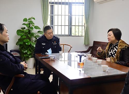 加强党建共建，亲昵警企关系